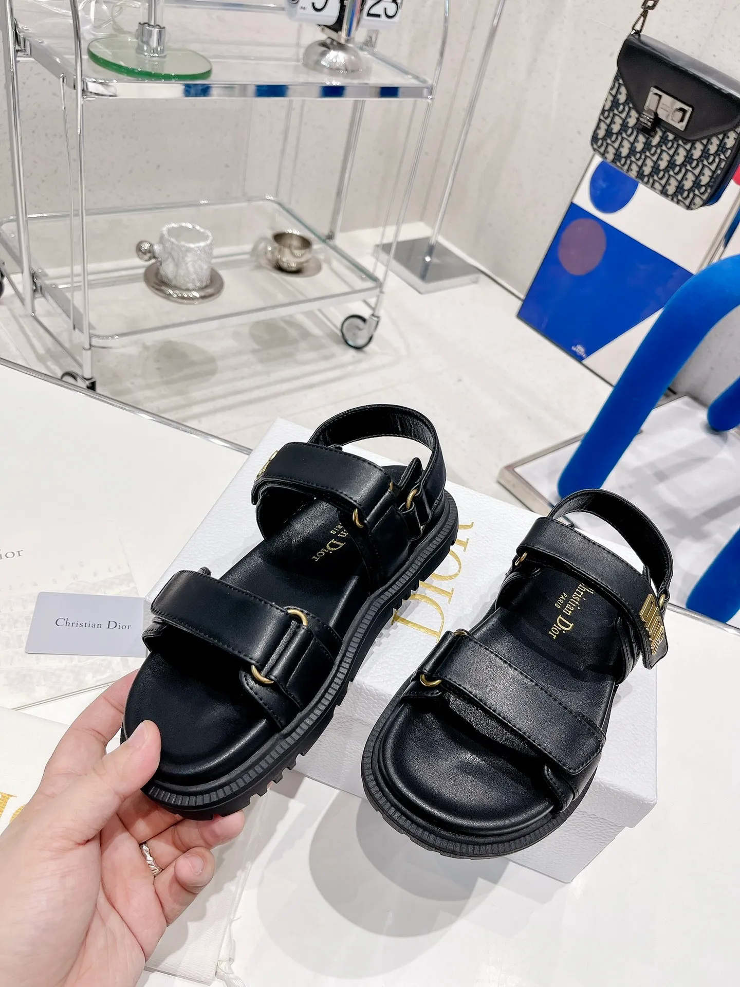 👟👟Ex-factory price 440👟👟 Women's Shoes Women's Clothing Dior 2022 Dior New New Color Velcro Sandals Original Reproduction Super Durable and Versatile Very Comfortable on the Feet Look Slim and White Better than the Fragrant Grandma Style Upper: Original Cowhide Lining: Sheepskin Lining Buckle: Original D Hardware Buckle Outsole: original molded T👟👟factory price U outsole Size: 35～40#